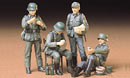 Немецкие солдаты на обеде (4 фиг.) в форме М36